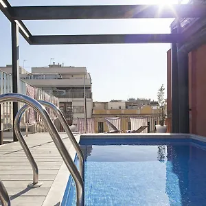 apartment-barcelona-rentals-pool-terrace-in-city-center.topbarcelonahotels.com/